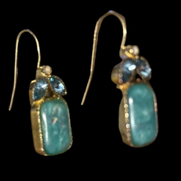 Vintage MONET Faux Opals & Rhinestones Gold Plated One Inch Earrings - Picture 6 of 10